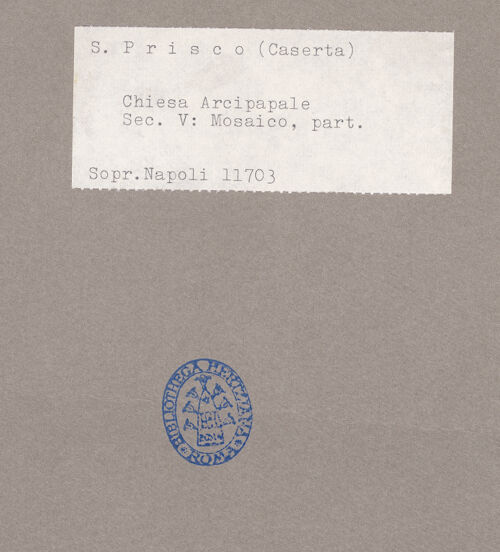 Rückseite von Sopr. BAS NA [https://www.deutsche-digitale-bibliothek.de/content/lizenzen/rv-ez/] MosaikdekorationPalmetten - Gesamtansicht, bh088050_recto. Foto.