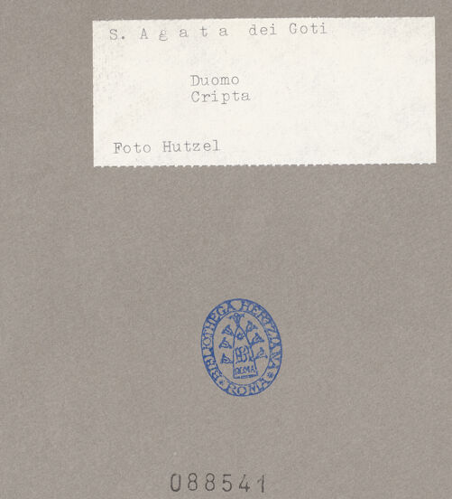 Rückseite von Hutzel, Max [https://www.deutsche-digitale-bibliothek.de/content/lizenzen/rv-ez/] SkulpturKapitelle der Krypta - Seitenansicht, bh088541_recto. Foto: Hutzel, Max.