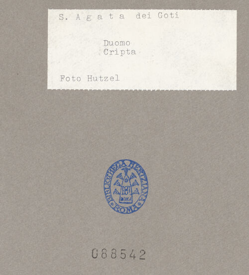 Rückseite von Hutzel, Max [https://www.deutsche-digitale-bibliothek.de/content/lizenzen/rv-ez/] Duomo - Blick in Richtung Hauptkapelle, bh088542_recto. Foto: Hutzel, Max.