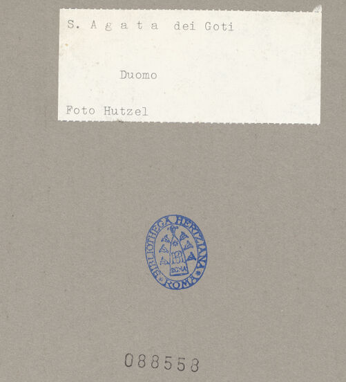 Rückseite von Hutzel, Max [https://www.deutsche-digitale-bibliothek.de/content/lizenzen/rv-ez/] Duomo - Blick in Richtung Hauptaltar, bh088558_recto. Foto: Hutzel, Max.