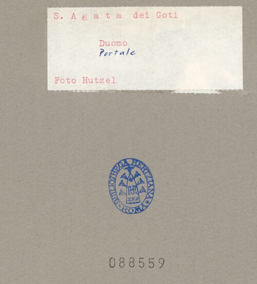 Rückseite von Hutzel, Max [https://www.deutsche-digitale-bibliothek.de/content/lizenzen/rv-ez/] Säule und KapitelleRechte Doppelsäule - Oberes Teil und Kapitelle, bh088559_recto. Foto: Hutzel, Max.