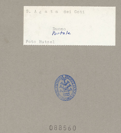 Rückseite von Hutzel, Max [https://www.deutsche-digitale-bibliothek.de/content/lizenzen/rv-ez/] Säule und KapitelleLinke Doppelsäule - Oberes Teil und Kapitelle, bh088560_recto. Foto: Hutzel, Max.