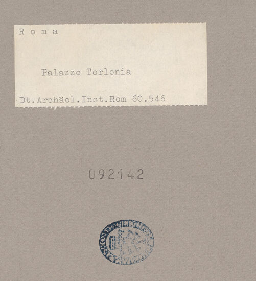 Rückseite von DAI [https://www.deutsche-digitale-bibliothek.de/content/lizenzen/rv-fz/] Allegorische Szenen - Untere Längsseite: Allegorien der Bildhauerkunst und der Musik und Medaillon mit antiker Kampfszene, bh092142_recto. Foto.