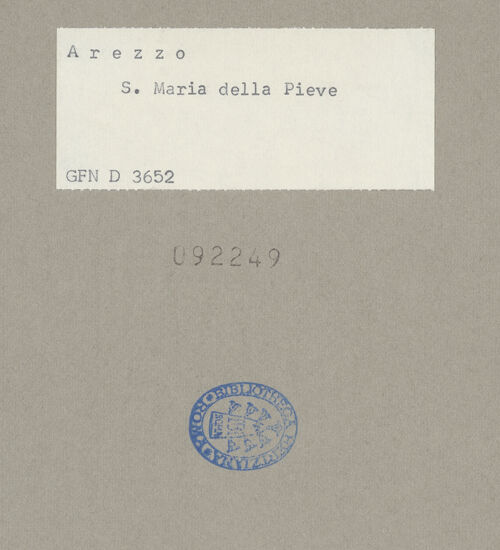 Rückseite von ICCD [https://www.deutsche-digitale-bibliothek.de/content/lizenzen/rv-ez/] Pieve di Santa Maria - Gesamtansicht mit Campanile, bh092249_recto. Foto.