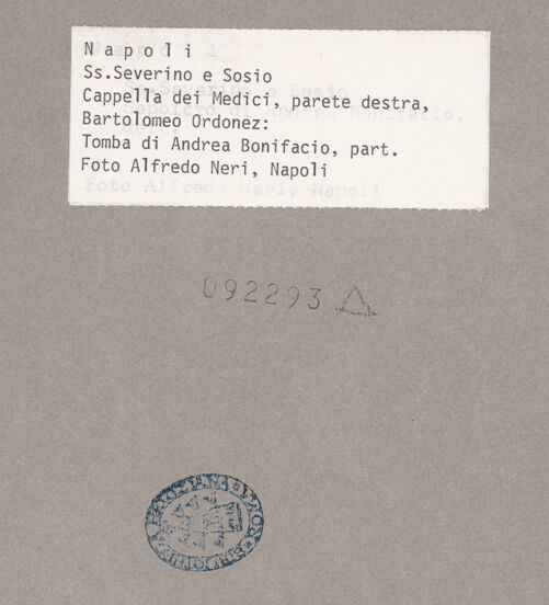 Rückseite von Neri, Alfredo [https://www.deutsche-digitale-bibliothek.de/content/lizenzen/rv-ez/] Grabmal des Andrea BonifacioUnteres Register (Begräbnis und Trauer) - Detail: Begräbnisszene, rechte Seite, bh092293_recto. Foto: Neri, Alfredo.