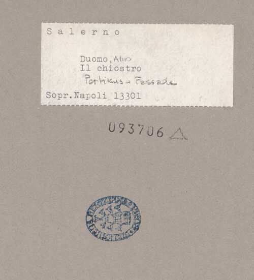Rückseite von Sopr. BAS NA [https://www.deutsche-digitale-bibliothek.de/content/lizenzen/rv-ez/] Duomo & San Matteo - Narthex, bh093706_recto. Foto.