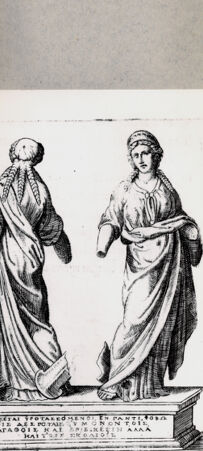 Rückseite von  [http://creativecommons.org/publicdomain/mark/1.0/] Vorder- und Rückseite einer weiblichen Statue - , bh094664. Foto.