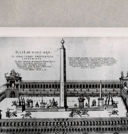 Rückseite von  [http://creativecommons.org/publicdomain/mark/1.0/] Circus Flaminius - , bh094700. Foto.