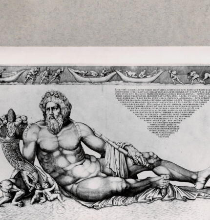 Rückseite von  [http://creativecommons.org/publicdomain/mark/1.0/] Personifikation des Tiber - , bh094704. Foto.