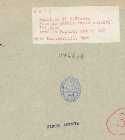 Rückseite von Mastrorilli, Bari [https://www.deutsche-digitale-bibliothek.de/content/lizenzen/rv-ez/] Madonna zwischen den heiligen Johannes dem Evangelisten und Nikolaus - Gesamtansicht, bh094898_recto. Foto: Mastrorilli, Gaetano.