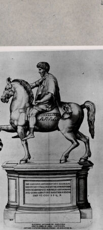 Rückseite von  [http://creativecommons.org/publicdomain/mark/1.0/] Reiterstatue Marc Aurels - , bh094985. Foto.