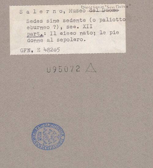 Rückseite von ICCD [https://www.deutsche-digitale-bibliothek.de/content/lizenzen/rv-ez/] Szenen aus dem Neuen und Alten TestamentChristus heilt einen Blinden; die drei Marien am Grab - Gesamtansicht, bh095072_recto. Foto.