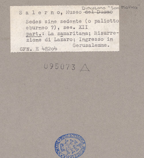 Rückseite von ICCD [https://www.deutsche-digitale-bibliothek.de/content/lizenzen/rv-ez/] Szenen aus dem Neuen und Alten TestamentChristus und die Samariterin; die Auferweckung des Lazarus; der Einzug nach Jerusalem - Gesamtansicht, bh095073_recto. Foto.