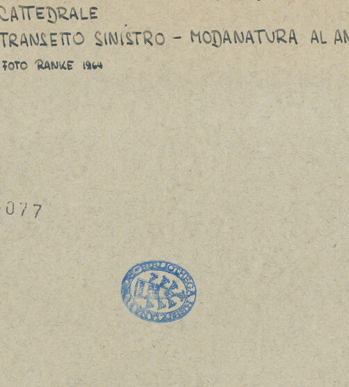 Rückseite von Ranke [https://www.deutsche-digitale-bibliothek.de/content/lizenzen/rv-ez/] CattedraleNordfassade - Nordquerhausarm, Westpilaster: Detail, bh095077_recto. Foto: Ranke.