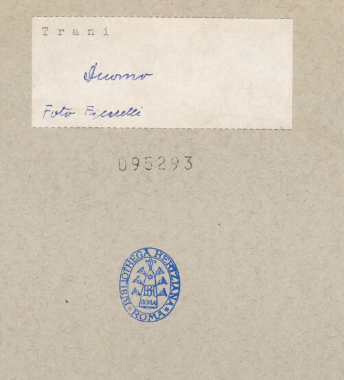 Rückseite von Ficarelli, Bari [https://www.deutsche-digitale-bibliothek.de/content/lizenzen/rv-ez/] CattedraleMittelschiff und Arkaden - Ansicht von Westen (nach der Restaurierung), bh095293_recto. Foto: Ficarelli, Michele.