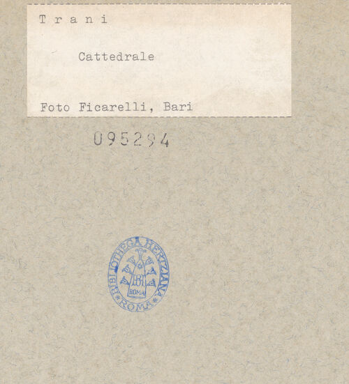 Rückseite von Ficarelli, Bari [https://www.deutsche-digitale-bibliothek.de/content/lizenzen/rv-ez/] Cattedrale - Ansicht von Südosten, bh095294_recto. Foto: Ficarelli, Michele.