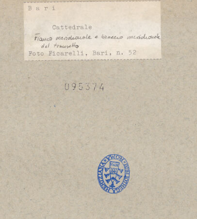 Rückseite von Ficarelli, Bari [https://www.deutsche-digitale-bibliothek.de/content/lizenzen/rv-ez/] CattedraleSüdseite und Südquerhaus - Galerie und Obergaden von Südwesten, bh095374_recto. Foto: Ficarelli, Michele.