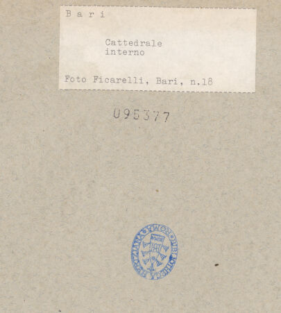 Rückseite von Ficarelli, Bari [https://www.deutsche-digitale-bibliothek.de/content/lizenzen/rv-ez/] CattedraleMittelschiff - Ansicht von Westen, bh095377_recto. Foto: Ficarelli, Michele.