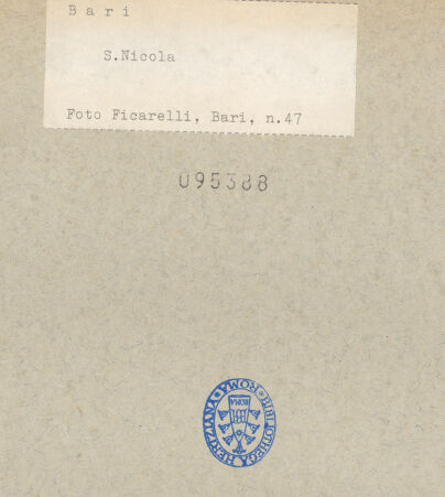 Rückseite von Ficarelli, Bari [https://www.deutsche-digitale-bibliothek.de/content/lizenzen/rv-ez/] San NicolaMittelschiff - Ansicht von Süden, bh095388_recto. Foto: Ficarelli, Michele.