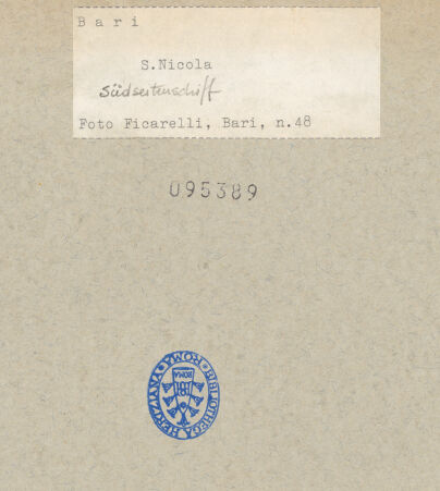 Rückseite von Ficarelli, Bari [https://www.deutsche-digitale-bibliothek.de/content/lizenzen/rv-ez/] San NicolaSüdseitenschiff - Südwand und Südempore von Norden (1.-3. Joch), bh095389_recto. Foto: Ficarelli, Michele.