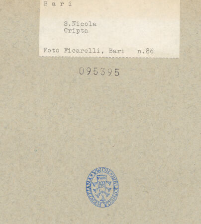 Rückseite von Ficarelli, Bari [https://www.deutsche-digitale-bibliothek.de/content/lizenzen/rv-ez/] San NicolaKrypta - Seitenansicht von Südosten (nach der Restaurierung, 1953-1954), bh095395_recto. Foto: Ficarelli, Michele.
