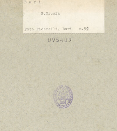 Rückseite von Ficarelli, Bari [https://www.deutsche-digitale-bibliothek.de/content/lizenzen/rv-ez/] Mosaikfußboden des Presbyteriums - Schrägansicht von Südwesten, bh095409_recto. Foto: Ficarelli, Michele.