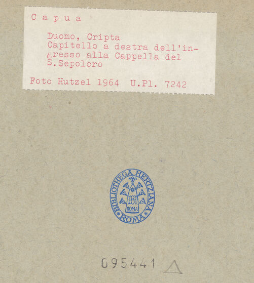 Rückseite von Bibliotheca Hertziana [https://www.deutsche-digitale-bibliothek.de/content/lizenzen/rv-fz/] Kapitell mit Löwen - , bh095441_recto. Foto.