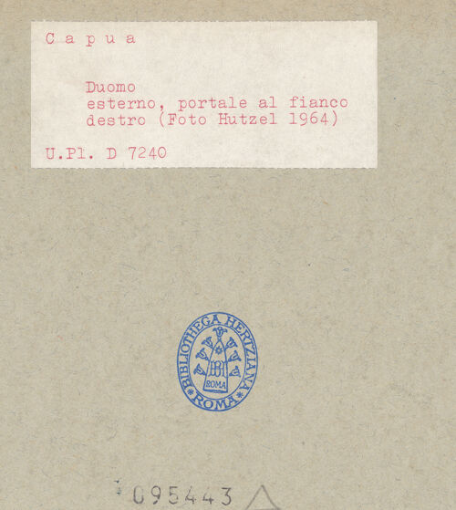 Rückseite von Bibliotheca Hertziana [https://www.deutsche-digitale-bibliothek.de/content/lizenzen/rv-fz/] Archivolte und Tympanon, bh095443_recto. Foto.