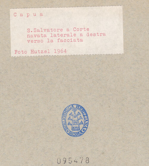 Rückseite von Hutzel, Max [https://www.deutsche-digitale-bibliothek.de/content/lizenzen/rv-ez/] San Salvatore Maggiore a CorteRechtes Seitenschiff - Blick zur Innenfassade, bh095478_recto. Foto: Hutzel, Max.