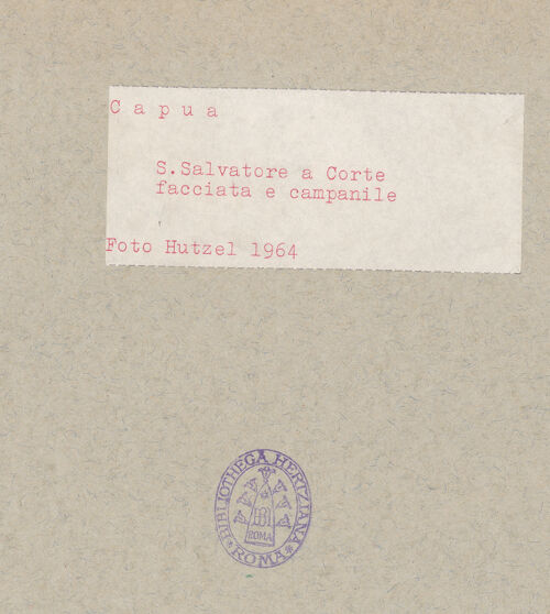 Rückseite von Hutzel, Max [https://www.deutsche-digitale-bibliothek.de/content/lizenzen/rv-ez/] San Salvatore Maggiore a Corte - Fassade und Campanile, bh095488_recto. Foto: Hutzel, Max.