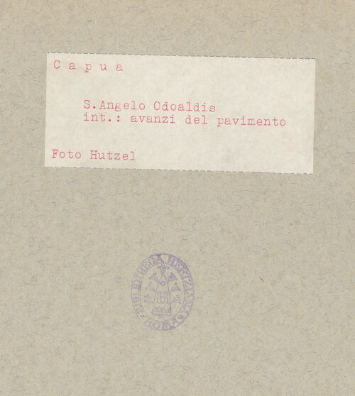 Rückseite von Hutzel, Max [https://www.deutsche-digitale-bibliothek.de/content/lizenzen/rv-ez/] Sant'Angelo Odoaldis - Detail des Fußbodens, bh095511_recto. Foto: Hutzel, Max.