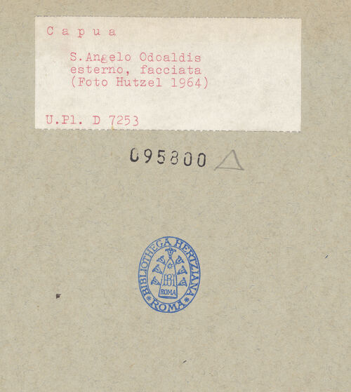 Rückseite von Bibliotheca Hertziana [https://www.deutsche-digitale-bibliothek.de/content/lizenzen/rv-fz/] Sant'Angelo OdoaldisPortikus und Fassade - Fassade und Turm, Teilansicht, bh095800_recto. Foto: Hutzel, Max.