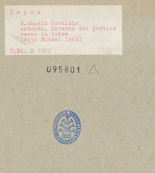 Rückseite von Bibliotheca Hertziana [https://www.deutsche-digitale-bibliothek.de/content/lizenzen/rv-fz/] Sant'Angelo OdoaldisPortikus und Fassade - Teilansicht des Portikus nach dem Turm, bh095801_recto. Foto: Hutzel, Max.