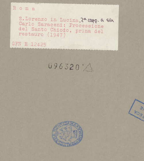 Rückseite von ICCD (GFN) [https://www.deutsche-digitale-bibliothek.de/content/lizenzen/rv-ez/] Der hl. Karl Borromäus trägt einen der Kreuzesnägel in einer Prozession - Gesamtansicht, bh096320_recto. Foto.