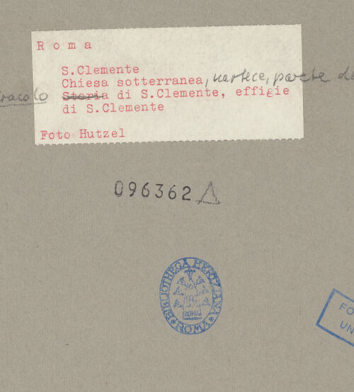 Rückseite von Hutzel, Max [https://www.deutsche-digitale-bibliothek.de/content/lizenzen/rv-ez/] Szenen aus dem Leben des heiligen KlemensDas Wunder am Grab des Klemens in Cherson - Porträtmedaillon, bh096362_recto. Foto: Hutzel, Max.