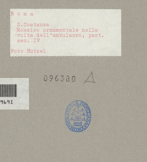 Rückseite von Hutzel, Max [https://www.deutsche-digitale-bibliothek.de/content/lizenzen/rv-fz/] Mosaik mit Pflanzen, Vögeln und weiteren Motiven - Gesamtaufnahme, bh096380_recto. Foto: Hutzel, Max.