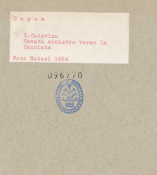 Rückseite von Hutzel, Max [https://www.deutsche-digitale-bibliothek.de/content/lizenzen/rv-ez/] Santa CaterinaLinkes Seitenschiff - Blick zur Innenfassade, bh096770_recto. Foto: Hutzel, Max.