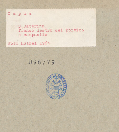 Rückseite von Hutzel, Max [https://www.deutsche-digitale-bibliothek.de/content/lizenzen/rv-ez/] Santa CaterinaHauptfassade - Ansicht von Südosten, bh096779_recto. Foto: Hutzel, Max.