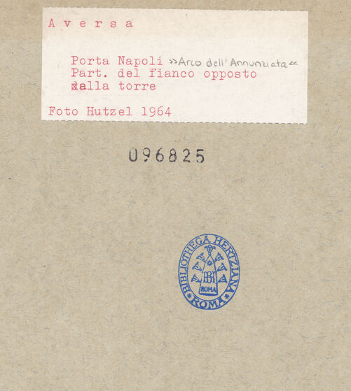 Rückseite von Hutzel, Max [https://www.deutsche-digitale-bibliothek.de/content/lizenzen/rv-ez/] Porta Napoli - Detail, bh096825_recto. Foto: Hutzel, Max.