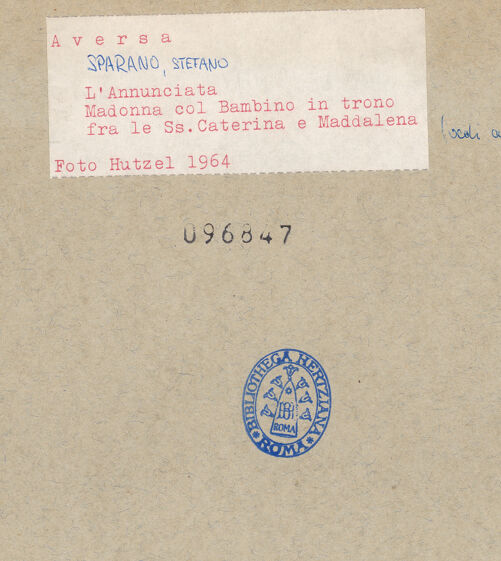 Rückseite von Hutzel, Max [https://www.deutsche-digitale-bibliothek.de/content/lizenzen/rv-ez/] Madonna zwischen den heiligen Katharina und Maria Magdalena - Gesamtansicht, bh096847_recto. Foto: Hutzel, Max.