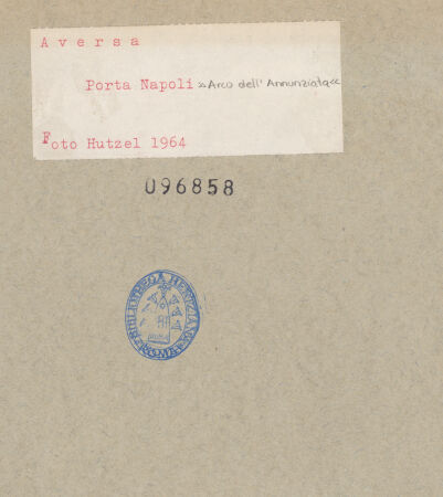 Rückseite von Hutzel, Max [https://www.deutsche-digitale-bibliothek.de/content/lizenzen/rv-ez/] Porta Napoli - Detail von Südwesten, bh096858_recto. Foto: Hutzel, Max.