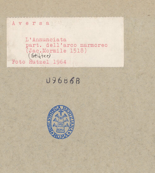 Rückseite von Hutzel, Max [https://www.deutsche-digitale-bibliothek.de/content/lizenzen/rv-ez/] Portal zum Hof - Linker Pfosten, Detail, bh096868_recto. Foto: Hutzel, Max.