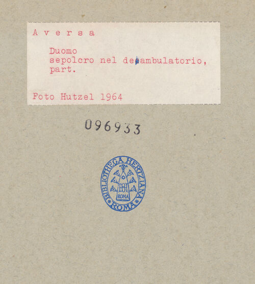 Rückseite von Hutzel, Max [https://www.deutsche-digitale-bibliothek.de/content/lizenzen/rv-ez/] Grabmal eines Bischofs - Detail, bh096933_recto. Foto: Hutzel, Max.