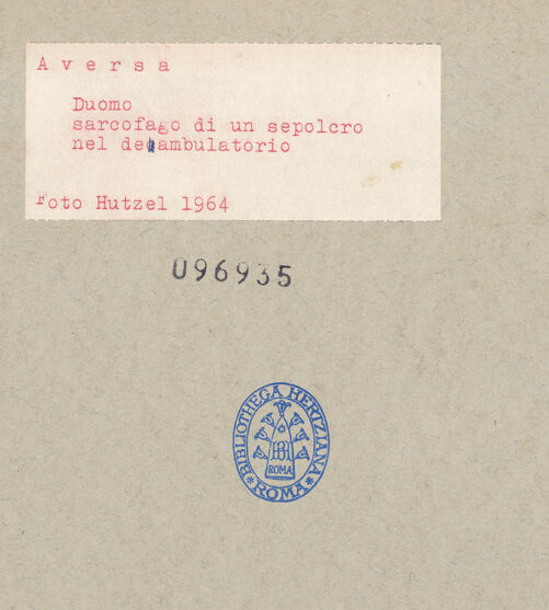 Rückseite von Hutzel, Max [https://www.deutsche-digitale-bibliothek.de/content/lizenzen/rv-ez/] Grabmal eines Bischofs - Detail, bh096935_recto. Foto: Hutzel, Max.