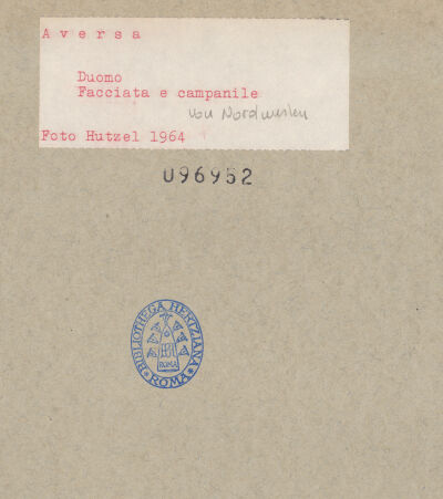 Rückseite von Hutzel, Max [https://www.deutsche-digitale-bibliothek.de/content/lizenzen/rv-ez/] Duomo - Sockel von Nordwesten, bh096952_recto. Foto: Hutzel, Max.