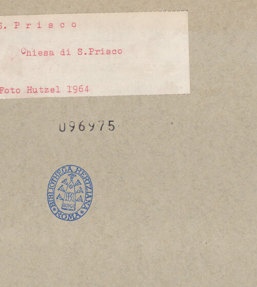 Rückseite von Hutzel, Max [https://www.deutsche-digitale-bibliothek.de/content/lizenzen/rv-ez/] San PriscoNordseitenschiff - Innenansicht von Osten, bh096975_recto. Foto: Hutzel, Max.