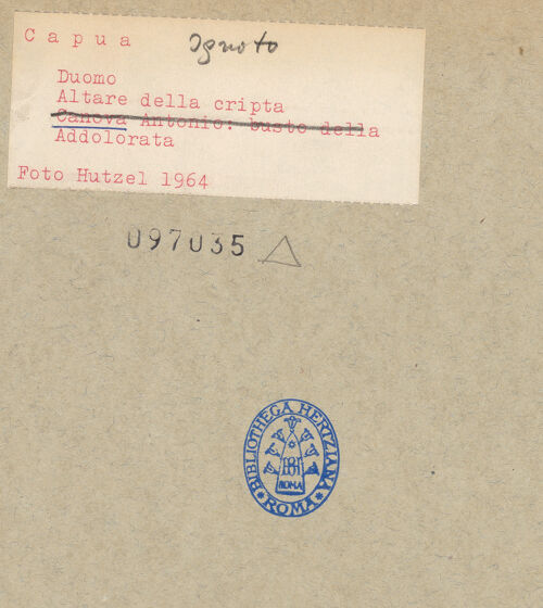 Rückseite von Hutzel, Max [https://www.deutsche-digitale-bibliothek.de/content/lizenzen/rv-ez/] Weinende Maria (?) - Frontalansicht, bh097035_recto. Foto: Hutzel, Max.