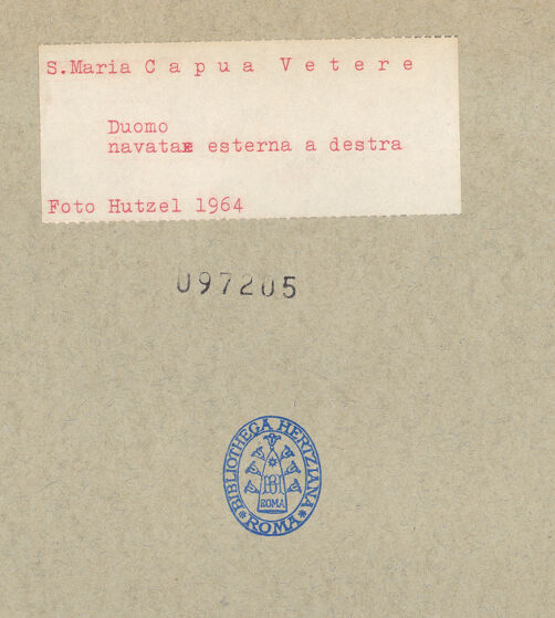 Rückseite von Hutzel, Max [https://www.deutsche-digitale-bibliothek.de/content/lizenzen/rv-ez/] Duomo - Blick vom rechten (nördlichen) Seitenschiff, bh097205_recto. Foto: Hutzel, Max.