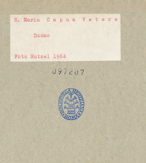 Rückseite von Hutzel, Max [https://www.deutsche-digitale-bibliothek.de/content/lizenzen/rv-ez/] Duomo - Linke (südliche) Seite: Kapelle Santa Maria Suricorum, bh097207_recto. Foto: Hutzel, Max.