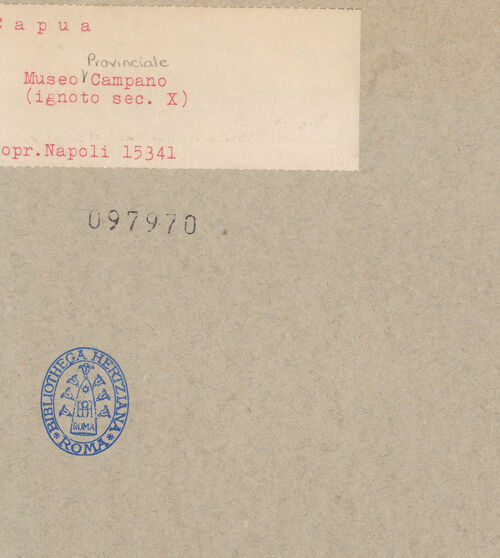 Rückseite von Sopr. BAS NA [https://www.deutsche-digitale-bibliothek.de/content/lizenzen/rv-ez/] Maßwerkfenster mit Christusmonogramm - Gesamtansicht, bh097970_recto. Foto.